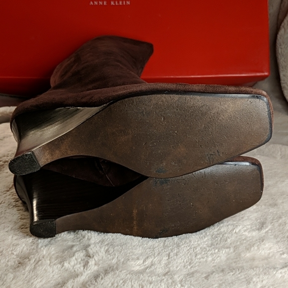 👠 Vintage Anne Klein Suede Boots - Picture 5 of 10